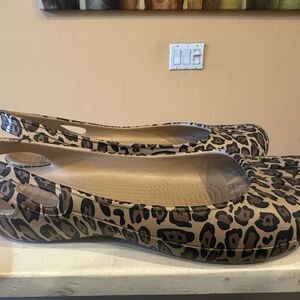 CROCS Women's Leopard Print Flats Sz 9